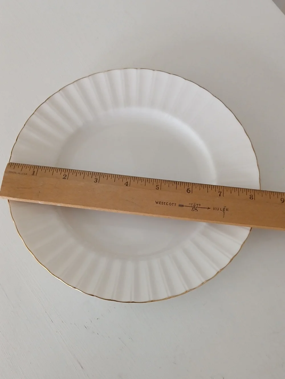 Mikasa Petite FLUTED GOLD Fine China L9811 Salad Plates 8.25